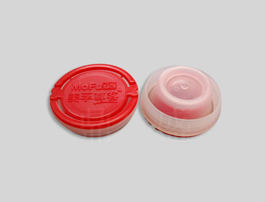 Red Plastic Pull Up Cap With MOBIL Text For Metal Can